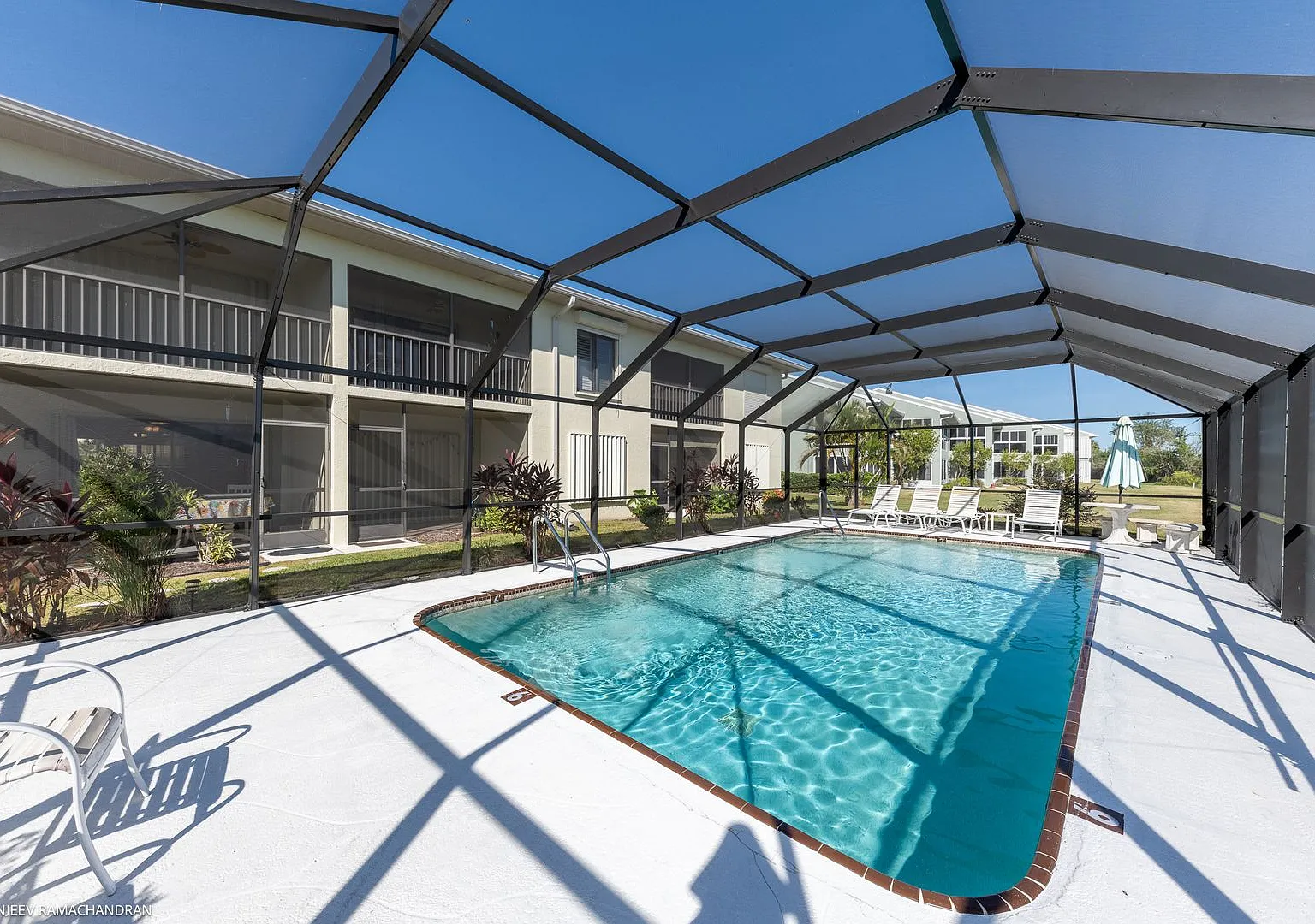 Turnkey Furnished Rental On Golf Course. Ground Floor Unit — Photo 2