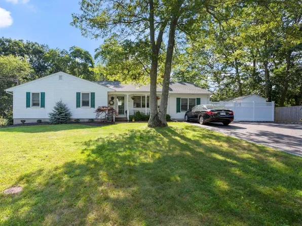 7 Walnut Drive, Shoreham, NY 11786