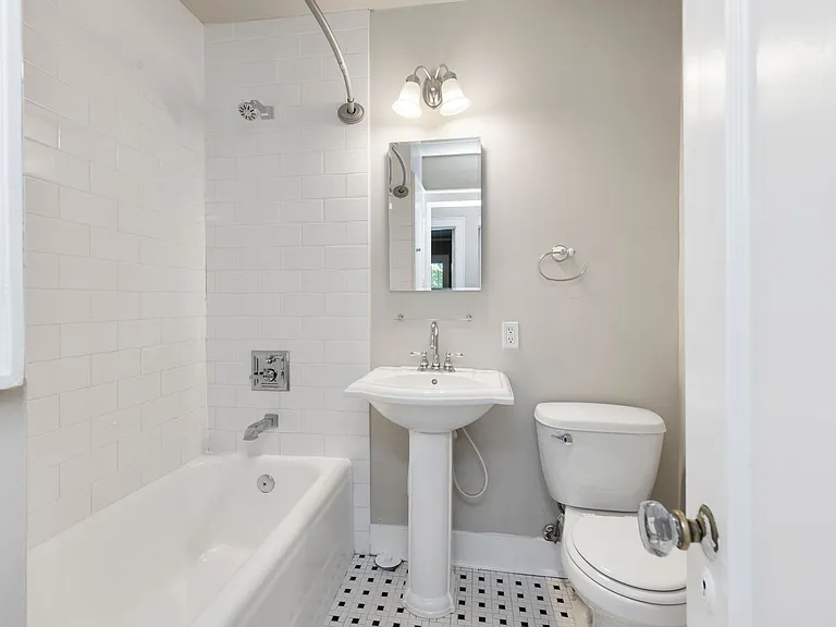 Westland Manor — Photo 13