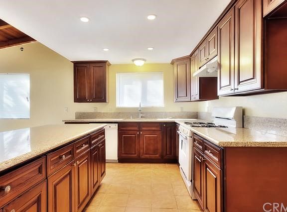 4th image of 777 W 48th St