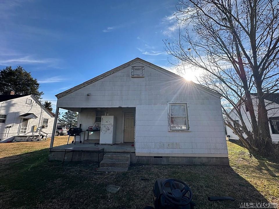 2nd image of 414 Maple St S