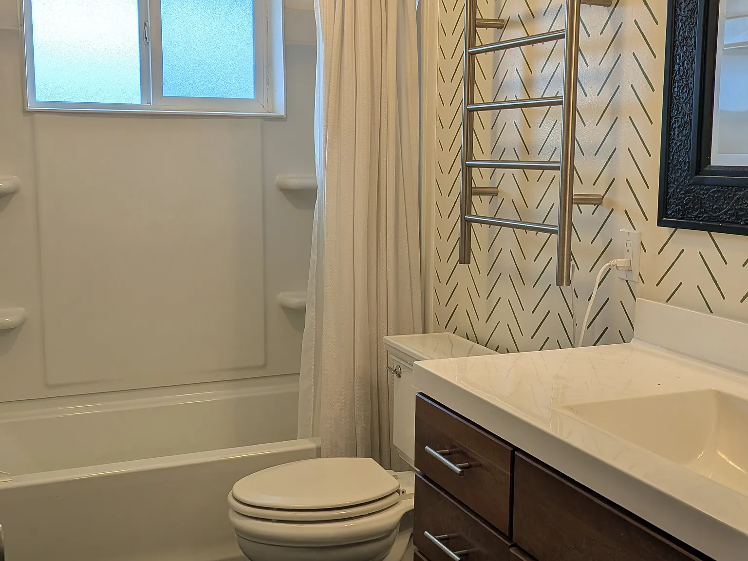 3 bed, 1368 sqft, $2,500 — Photo 2