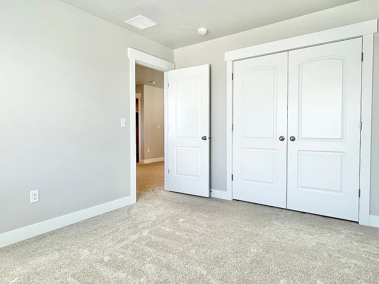 446 N Hillview Dr — Photo 19