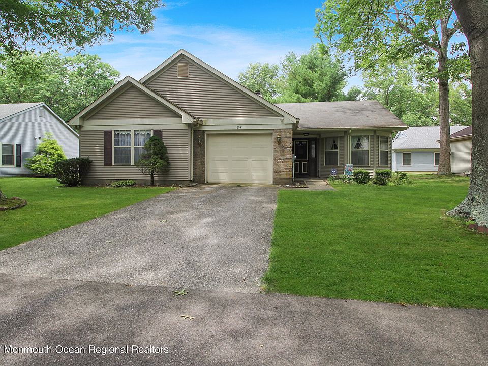 1st image of 604 Petunia Lane S