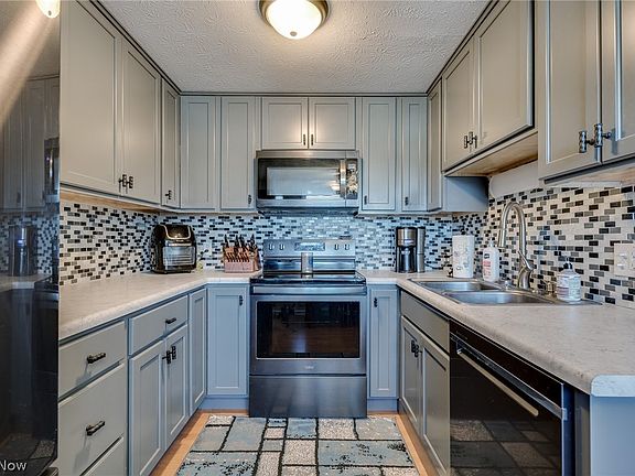 3rd image of 4601 Cox Dr #B