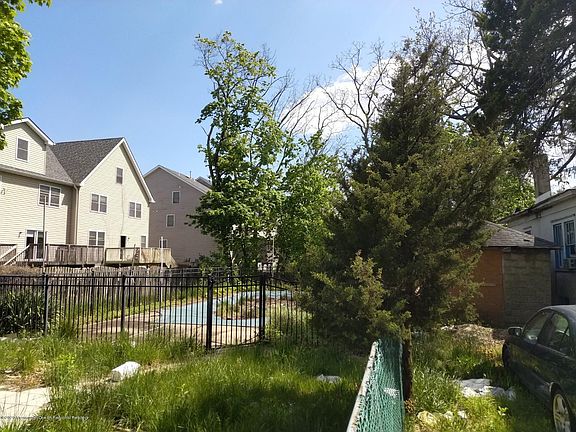4th image of 570 Ocean Ave