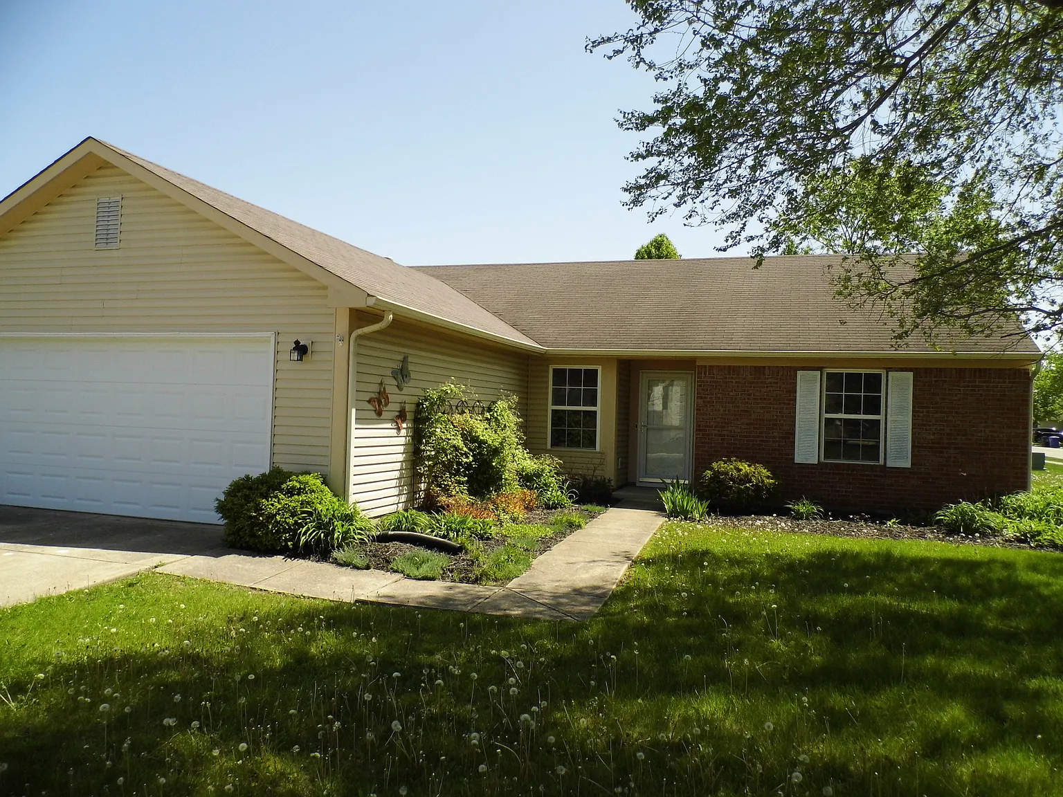 4050 Highland Springs Dr photo 1