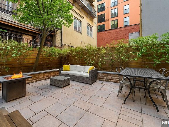 3rd image of 104 York St APT 2B