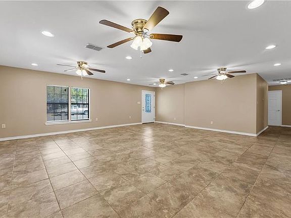 4th image of 2111 Lott Ave