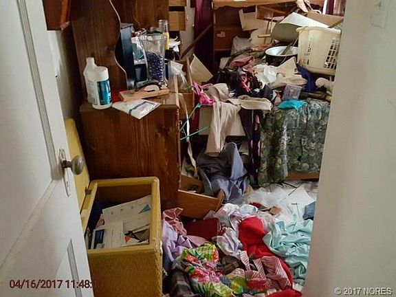 4th image of 829 N College Ave