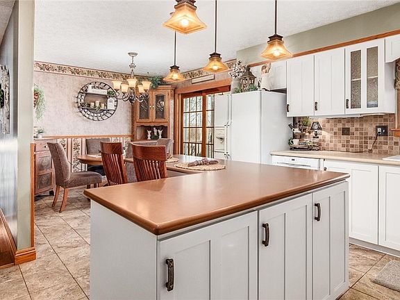4th image of 7250 Forest Ln