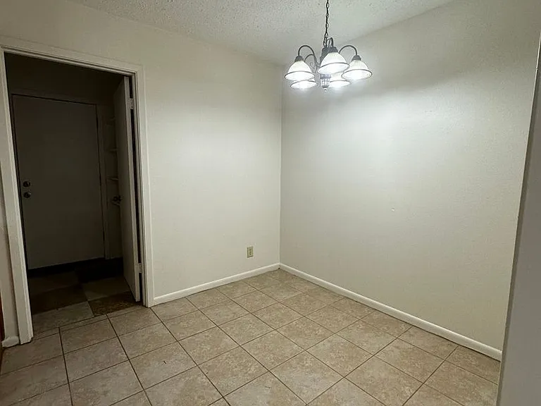 1008 Cheryl St — Photo 7