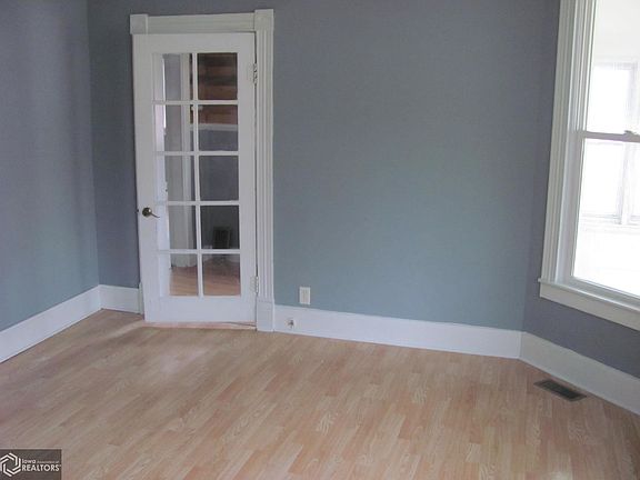 3rd image of 302 N Benton St