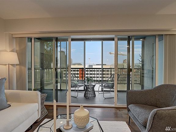 3rd image of 320 Melrose Ave E APT 205