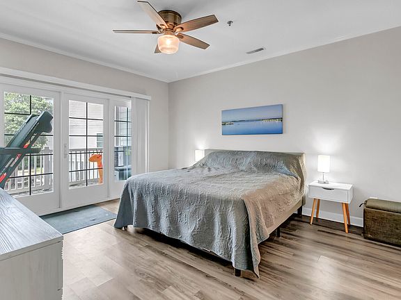 4th image of 2393 Folly Rd #F