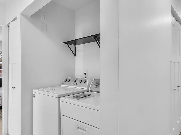 Trumbull Terrace — Photo 31