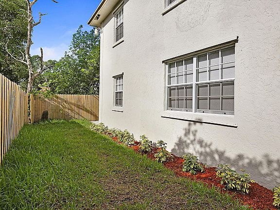 4th image of 715 Washington Ave APT 1