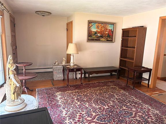4th image of 565 Mount Pleasant Ave