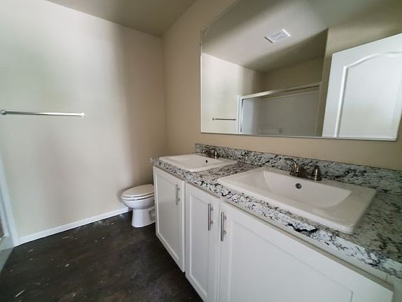 3rd image of 2038 Palm St Space 121