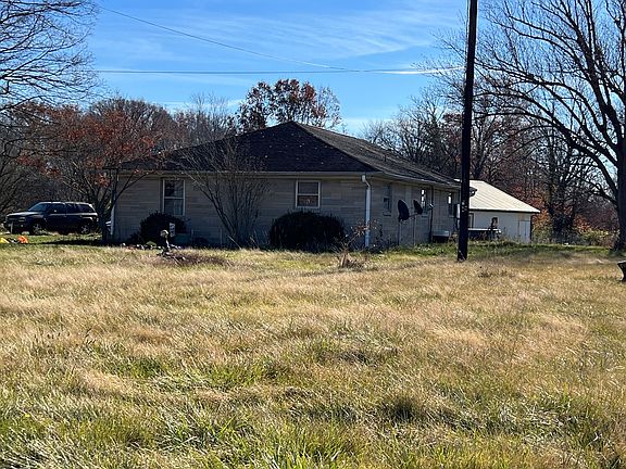 2nd image of 606 W Sawmill Rd
