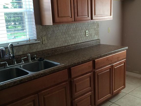 2nd image of 3617 Yosemite Dr