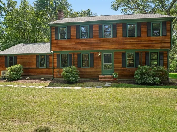 15 Bells Brook Rd, Lakeville, MA 02347