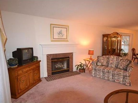 5th image of 35 Orlando Dr APT 10A