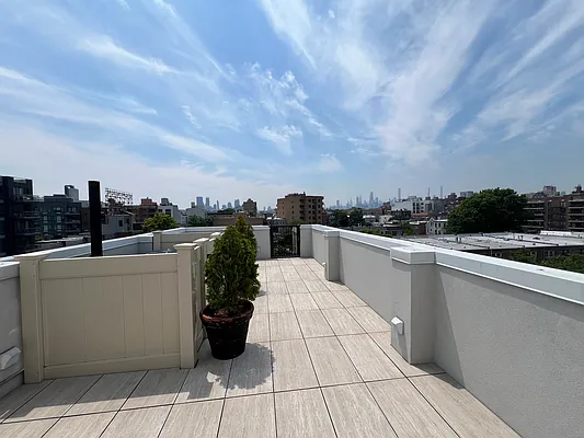 Rented by Realty 2000 Corp | media 4