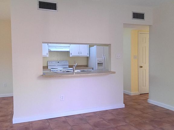 4th image of 71 E Villas Cir