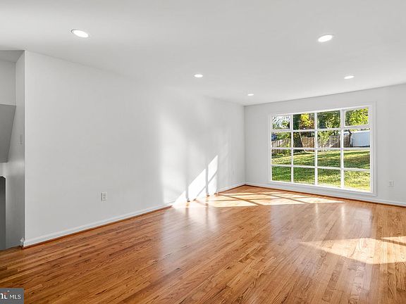 5th image of 1613 Lemontree Ln