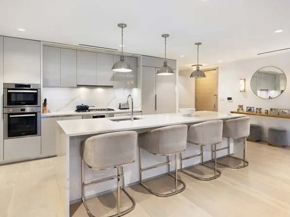 212 West 95th Street image 3 of 9