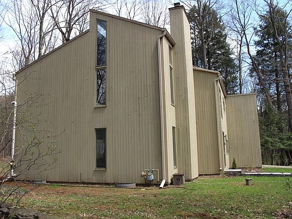 2nd image of 33 Woodland Dr
