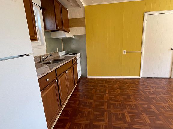 2nd image of 28 Fulton St #2