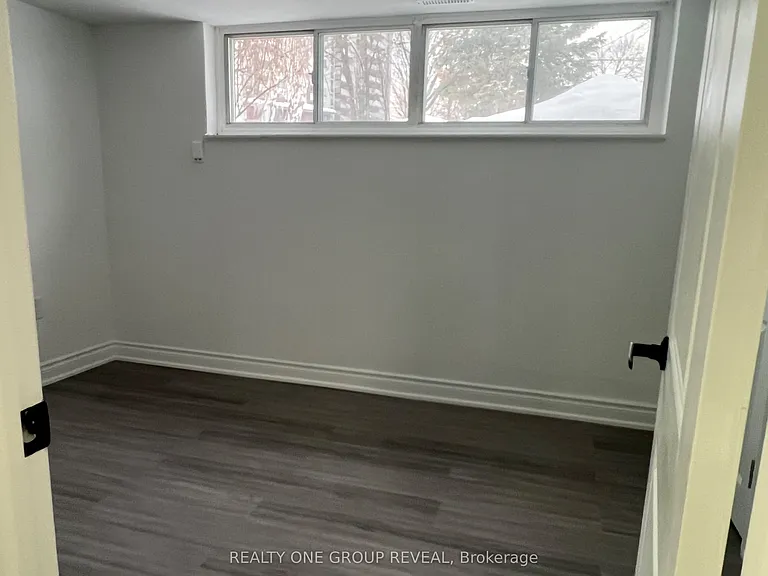 75 Regatta Cres #BASEMENT — Photo 12
