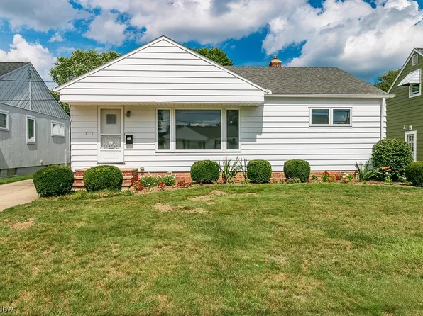 6577 Queens Park Ave, Mayfield Heights, OH 44124