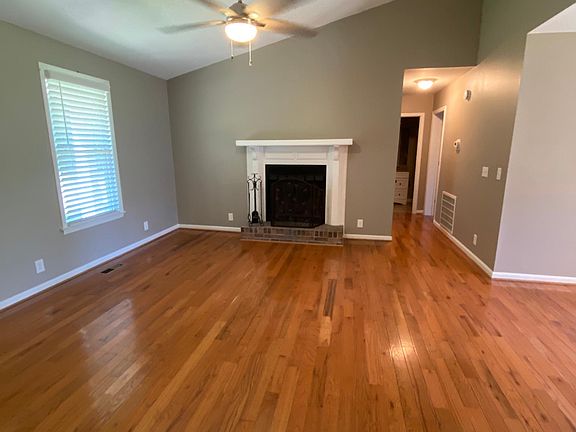 5th image of 727 Riverview Dr