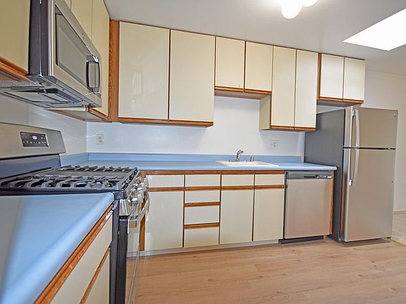 2nd image of 1916 Page St APT 4