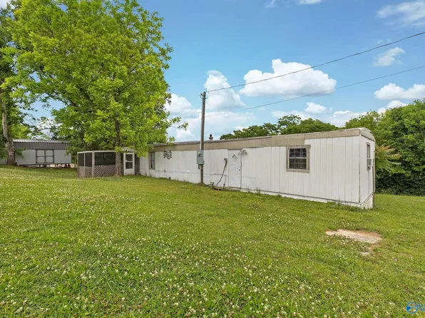 1904 Williamson St, Guntersville, AL 35976