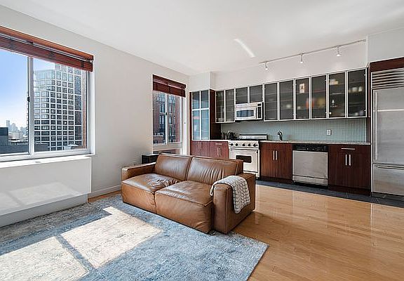 4th image of 555 W 23rd St APT S15c
