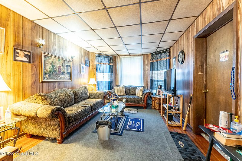5th image of 142 5th Avenue