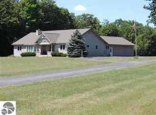 19485 Center Rd, Traverse City, MI 49686