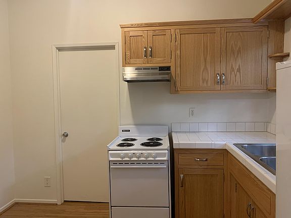 4th image of 297 S Marengo Ave #111