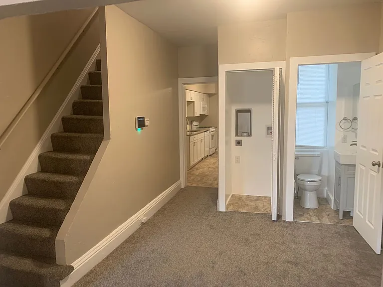 525 E Philadelphia St — Photo 5