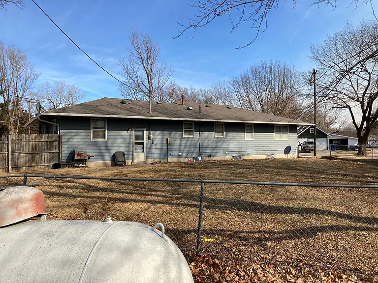 503 W Cedar St — Photo 13
