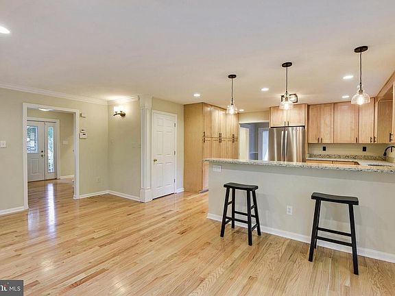 5th image of 651 Mallard Ct