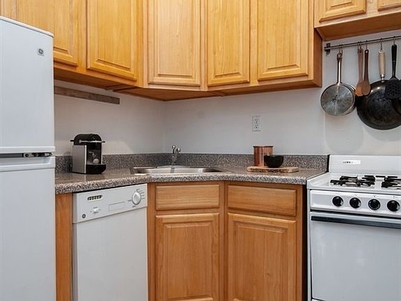 4th image of 18 Charles St APT 4A
