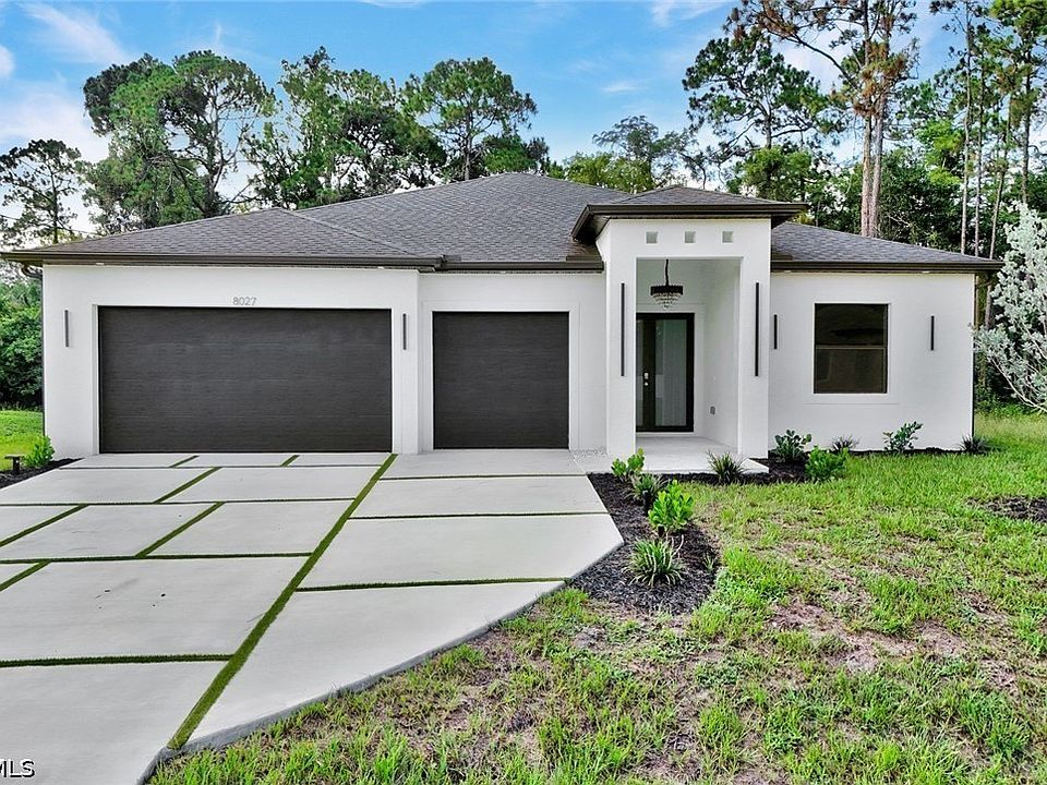 1st image of 8027 Royal Cir