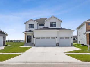 6654 Toronto Dr S, Fargo, ND 58104