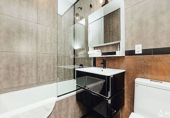 5th image of 293 Fenimore St #3BB