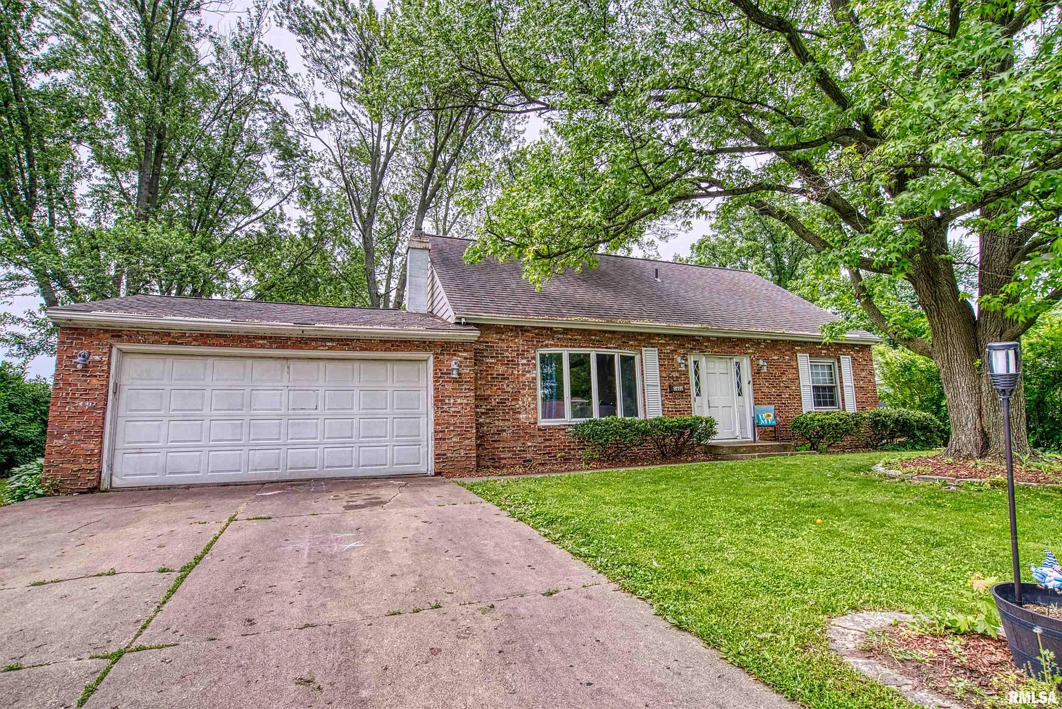 1602 Summit Dr photo 1